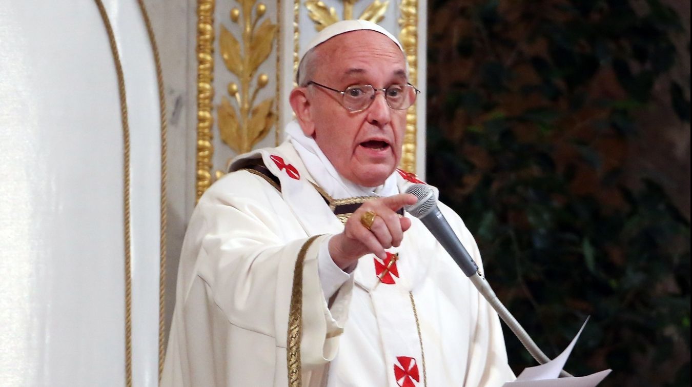 Papa Francisc a căzut, dar se simte bine