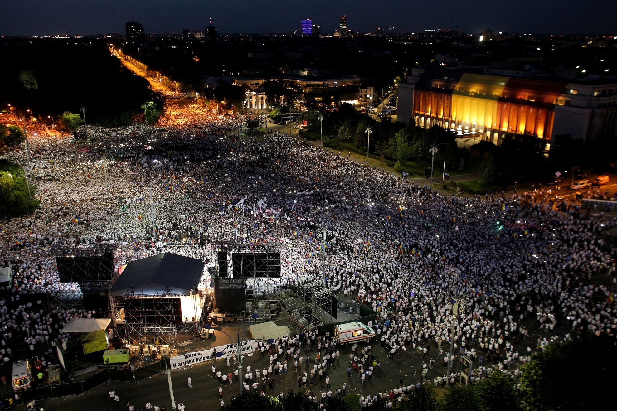 Ce rămâne în urma PSD, în Piaţa Victoriei. VIDEO