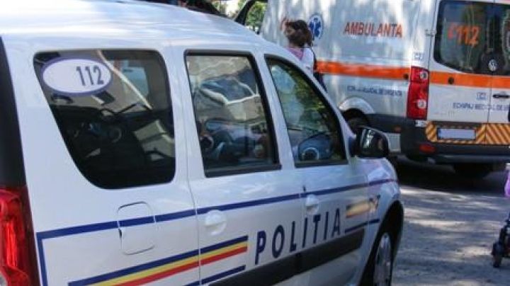 Două mașini implicate într-un accident, la o trecere la nivel cu calea ferată