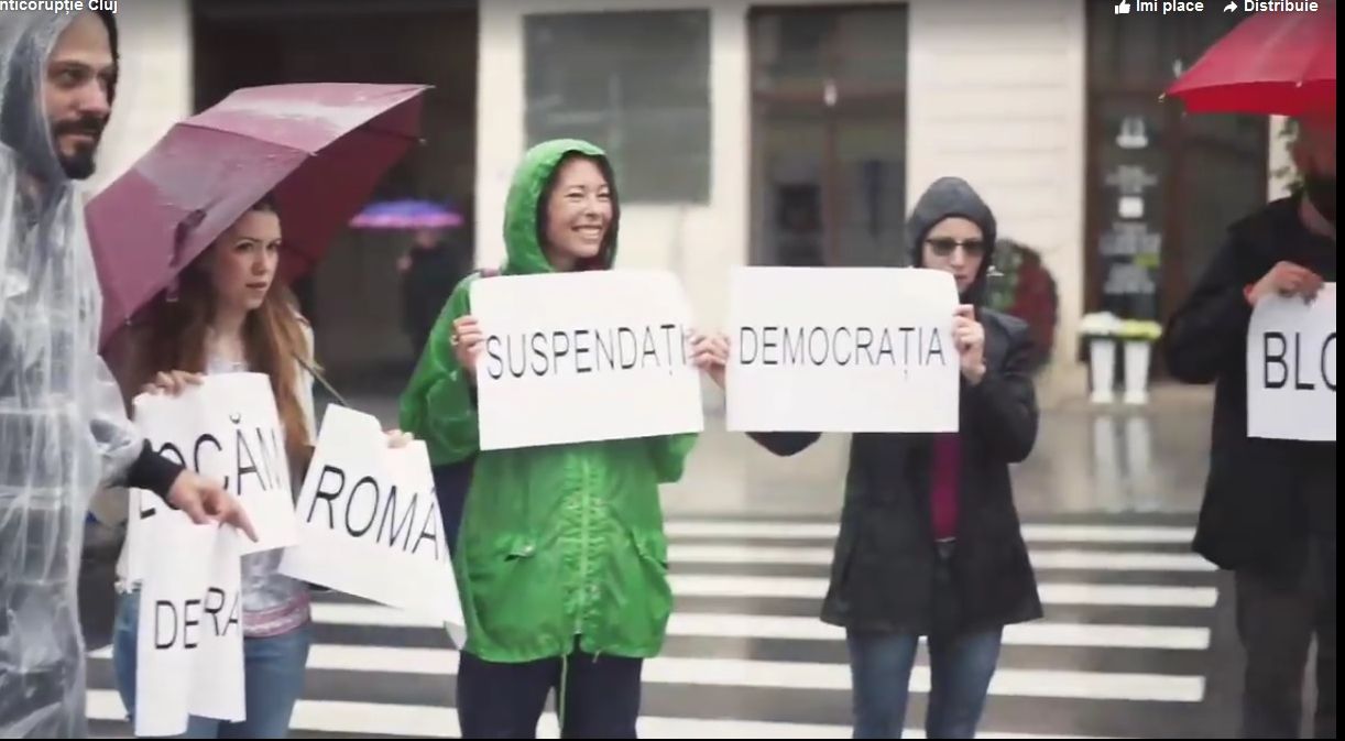 Protest pe trecerea de pietoni față de Guvernul Dăncilă