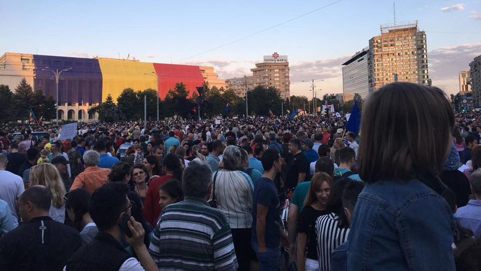 Un taximetrist și clienții săi, bătuți de jandarmi 