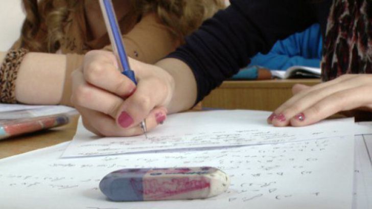 EDU.ro Subiecte Matematica 2018 Evaluare Nationala. 30-30:2=? şi piramida triunghiulară regulată