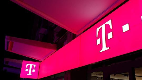 Telekom România, Poșta Română și legătura cu SRI