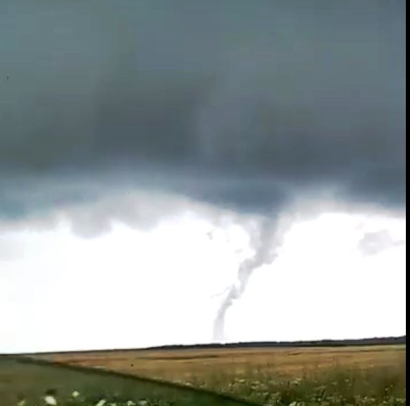 Imagini spectaculoase. Tornadă filmată în România