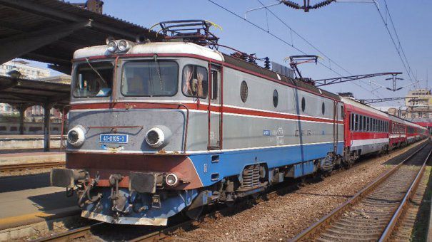 Trenurile CFR, cuptoare pe șine. Care sunt cele mai groaznice garnituri