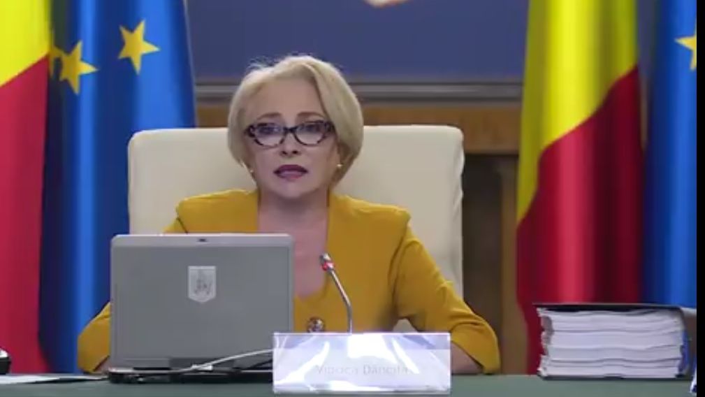 Azi în Palatul Victoria, mâine în fața lui.Ce legi a semnat Dăncilă înainte să strige "Jos sistemul"
