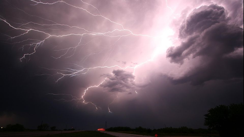 Vreme de toamnă în plină vară. Prognoza meteo pentru vineri, sâmbătă și duminică