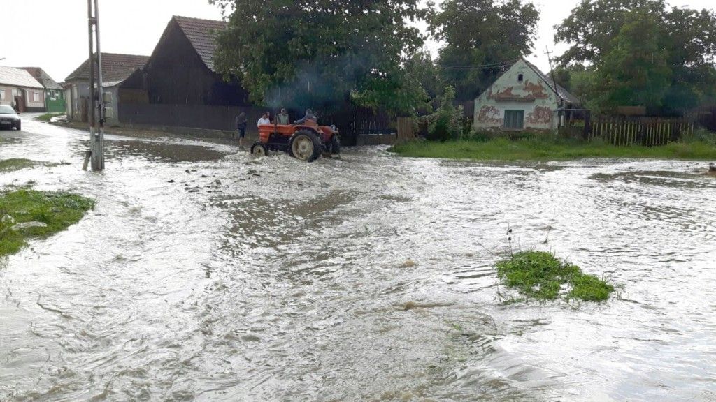Avertismentul hidrologilor! E COD GALBEN de inundaţii. Judeţele afectate