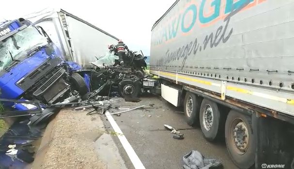 Accident grav cu două TIR-uri în Argeş
