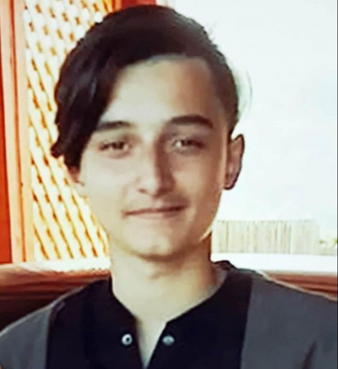 Adolescent dispărut de la Mioveni! Părinţii cred a fugit la mare cu iubita