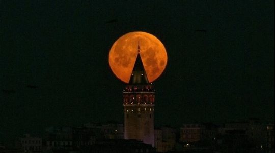 Eclipsă totală de lună