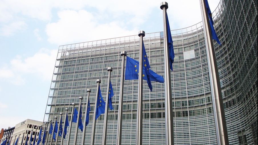 Juncker și Mogherini, înșelați telefonic de farsori ruși care s-au dat drept premierul Armeniei