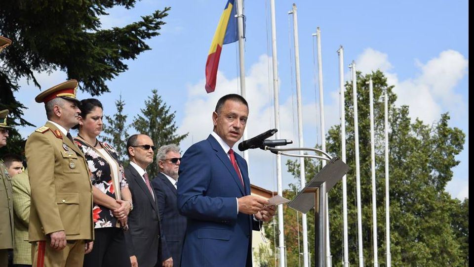 Bat clopote de nuntă la Guvern?