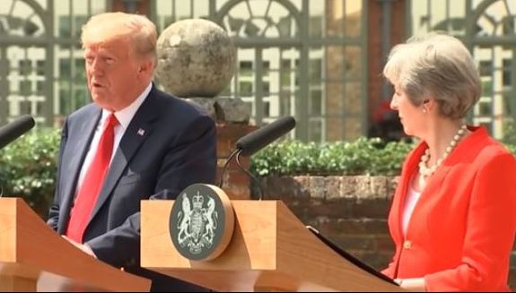 Ce cadou au primit Melania și Donald Trump de la premierul Marii Britanii