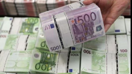 Plățile cash sunt considerate un paravan al evaziunii și spălării banilor negri