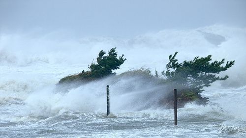Mii de oameni, evacuaţi din locuinţe din cauza unui taifun