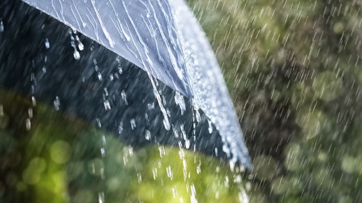 Alertă meteo de fenomene periculoase. Iar este POTOP în ţară: cod GALBEN de furtuni şi grindină