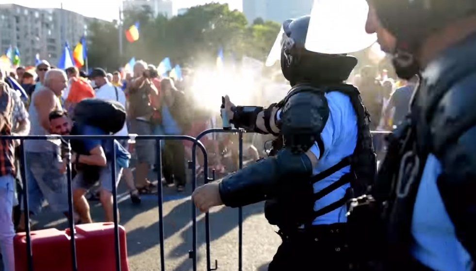 Protestatarul rănit de grenade, infectat cu bacterie clostridium