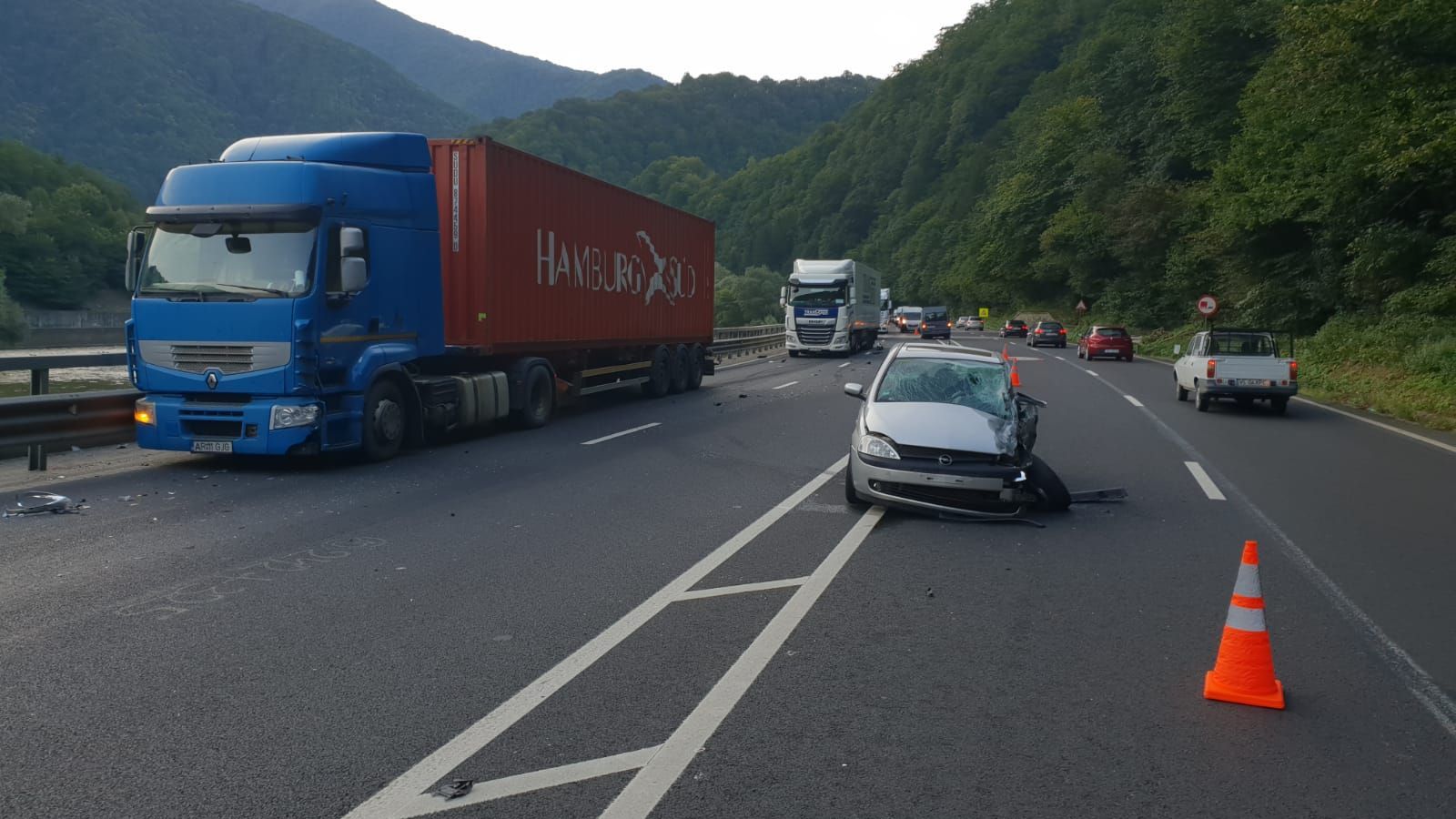 Accident pe Valea Oltului cu patru mașini implicate