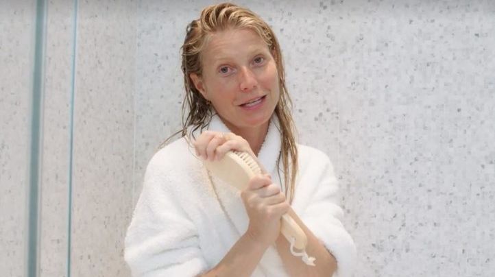 Gwyneth Paltrow arată fabulos fără machiaj, dar are un obicei ciudat