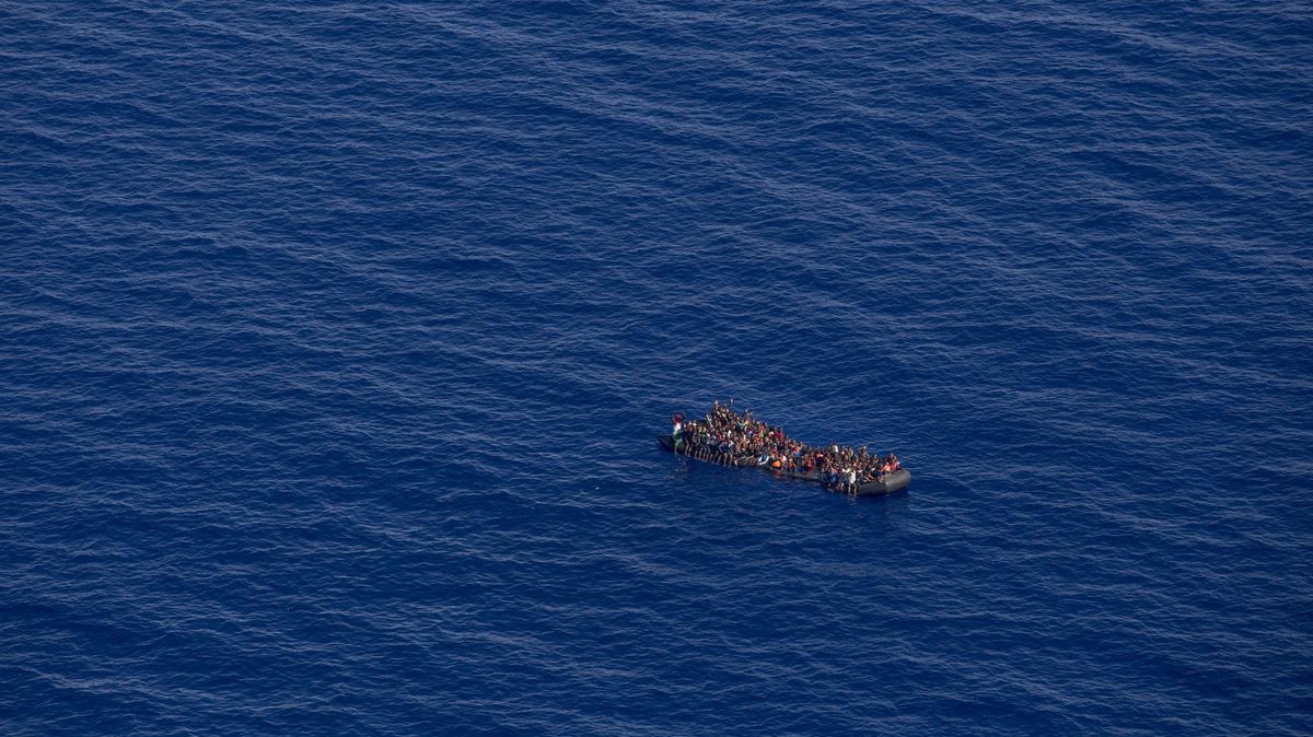 Peste 100 de persoane, salvate în Marea Mediterană 