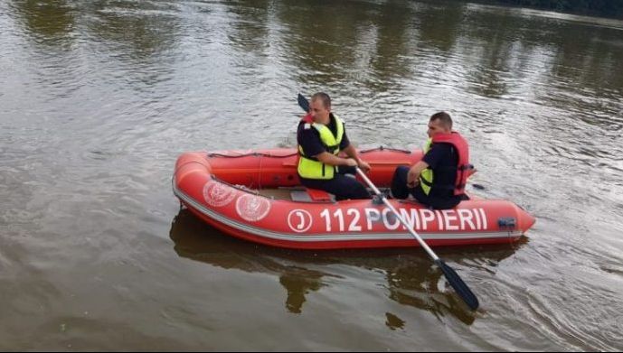 Satu Mare: Un om al străzii a salvat o femeie de la înec