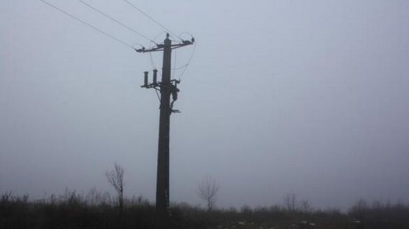 Spitale fără electricitate la Iași! Un bărbat s-a urcat pe un stâlp de înaltă tensiune și a amenințat că se sinucide