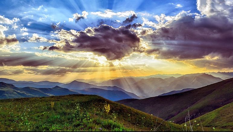 Vremea în următoarele trei zile: caniculă şi furtuni. Cele mai afectate zone