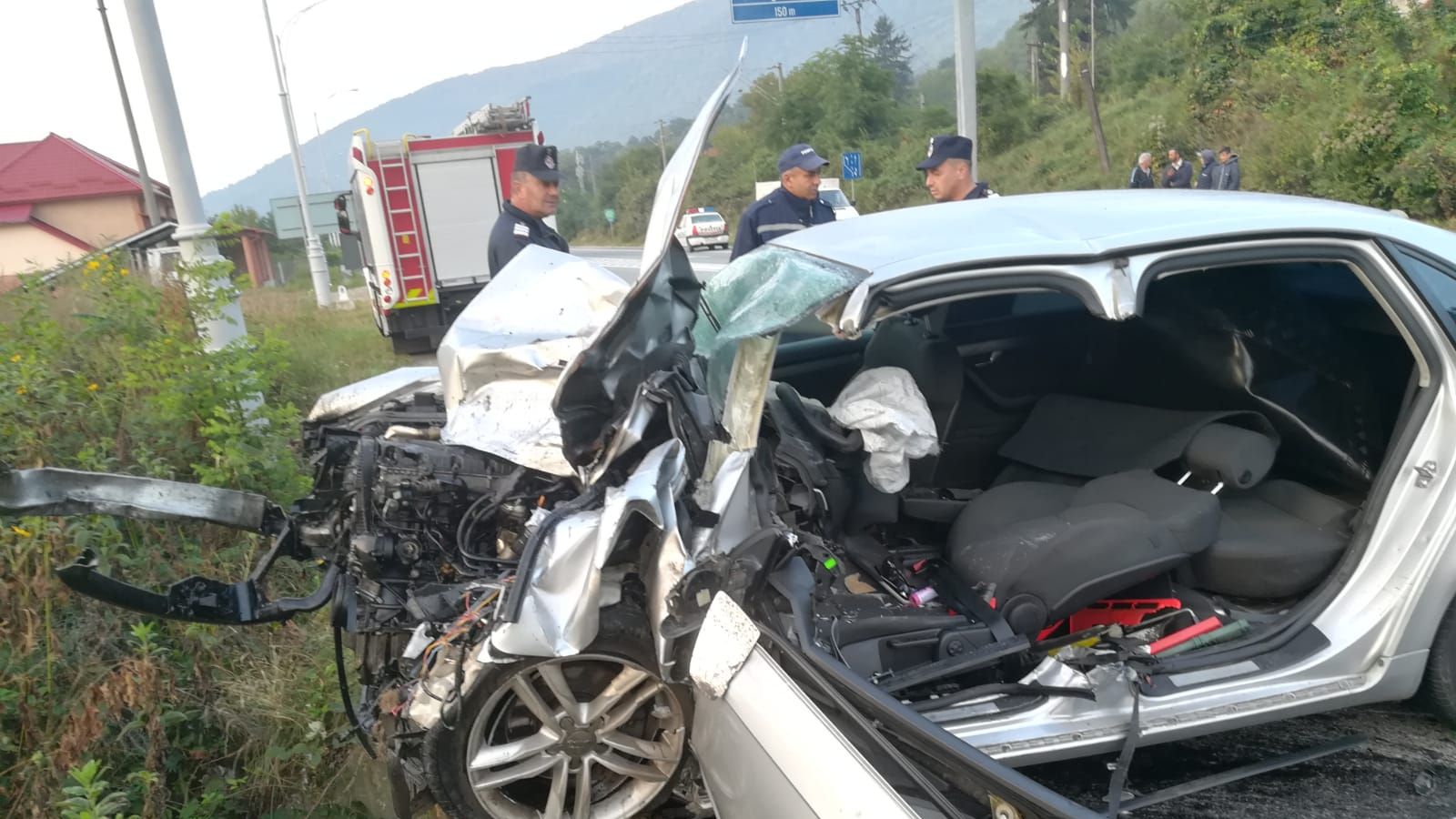 Tragedie pe şosele. Un şofer a adormit la volan şi s-a făcut praf cu maşina 