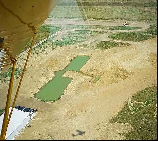 Primul lac în formă de avion din lume