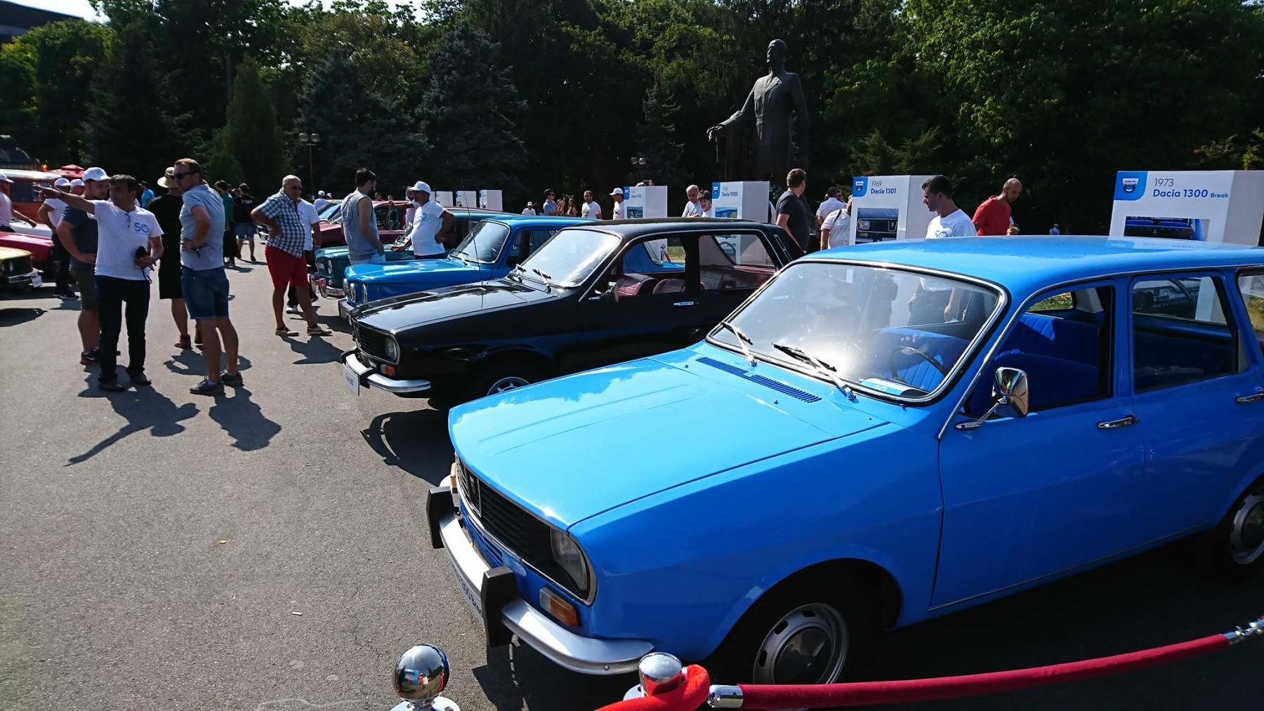 DACIA // Nebunie la aniversarea a 50 de ani de la fabricarea primei mașini Dacia