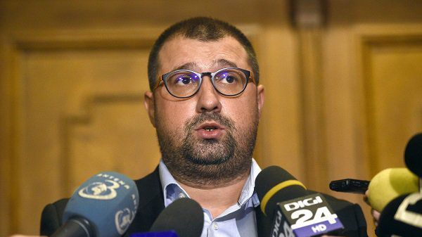 Soția fugarului Daniel Dragomir, înapoi în România după condamnarea definitivă. Ea a mers la Serviciul de Probaţiune