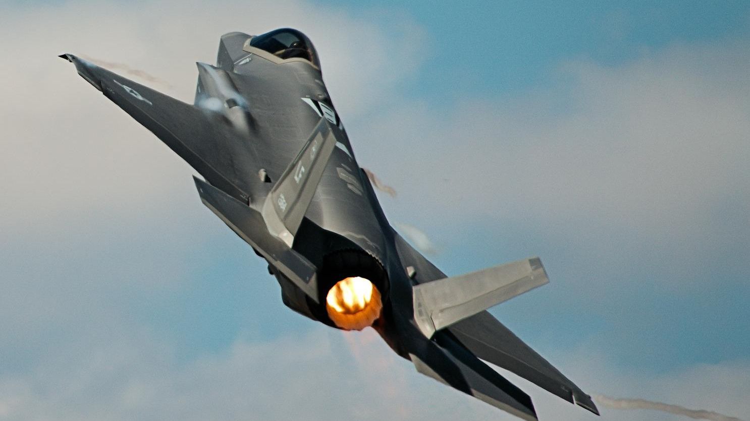 SUA. Avion militar invizibil pe radar, prăbușit la doar o zi după testele de succes ale aparatului