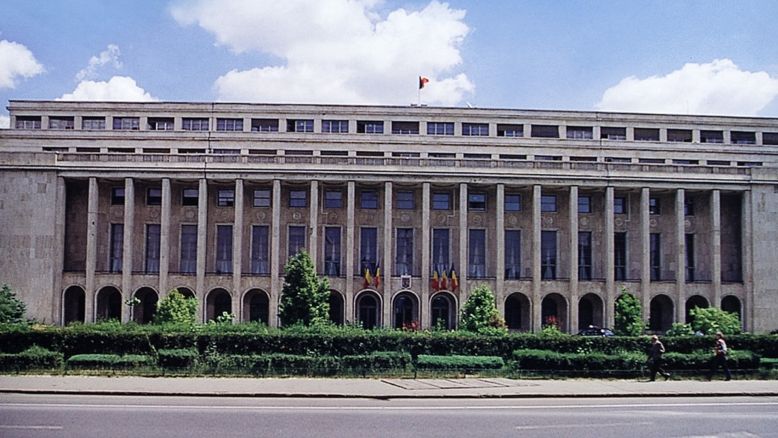 Schimbări majore în Guvern. Pe cine plănuiesc să dea jos Dragnea, Dăncilă și Iordache