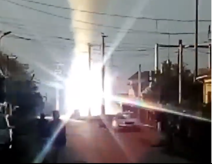 Incendiu puternic în stația electrică din Orăștie. Aproape tot orașul a rămas fără curent