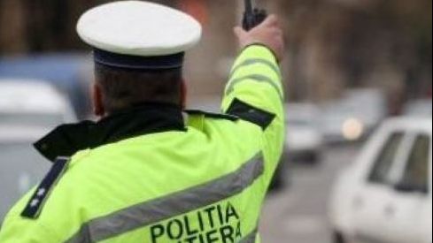 Un TIR a lovit șapte mașini parcate pe un bulevard din București