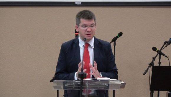 Doi liberali se jignesc pe Facebook, din cauza Referendumului: "Un cretin" versus "Eşti un şobolan!"