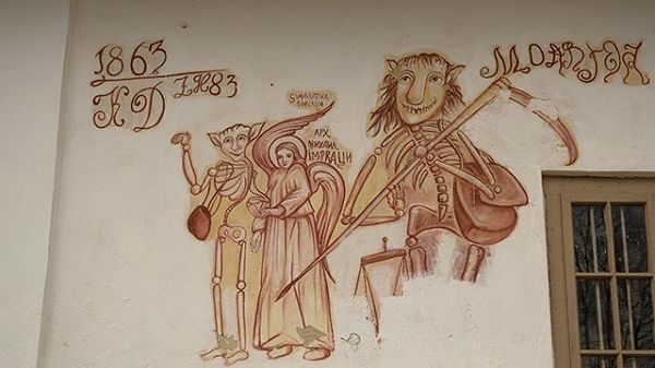 Locuri neobișnuite: Biserica cu Moartea râzând