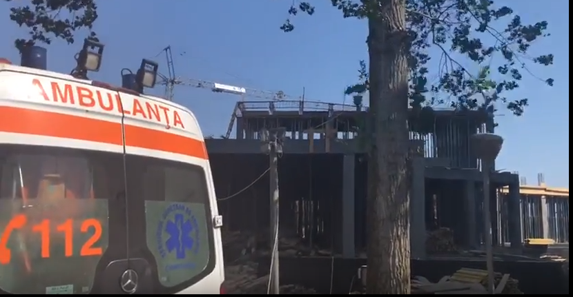 Tragedie la Olimp. A căzut de pe schelă și s-a înfipt într-un țăruș