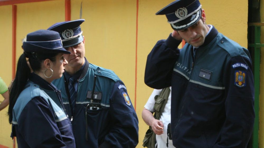 Poliţiştii au deschis un dosar penal în cazul fetiţei ce ar fi fost agresată de educatoare