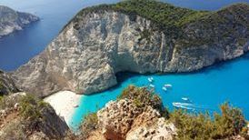 Stânci prăbuşite pe plaja Navagio din Zakynthos. 7 turişti, răniţi. VIDEO 