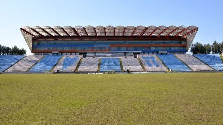 Cine ia scaunele de pe stadionul Steaua