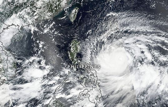 Taifunul Mangkhut: 14 oameni, ucişi de furtuna care a lovit Filipine