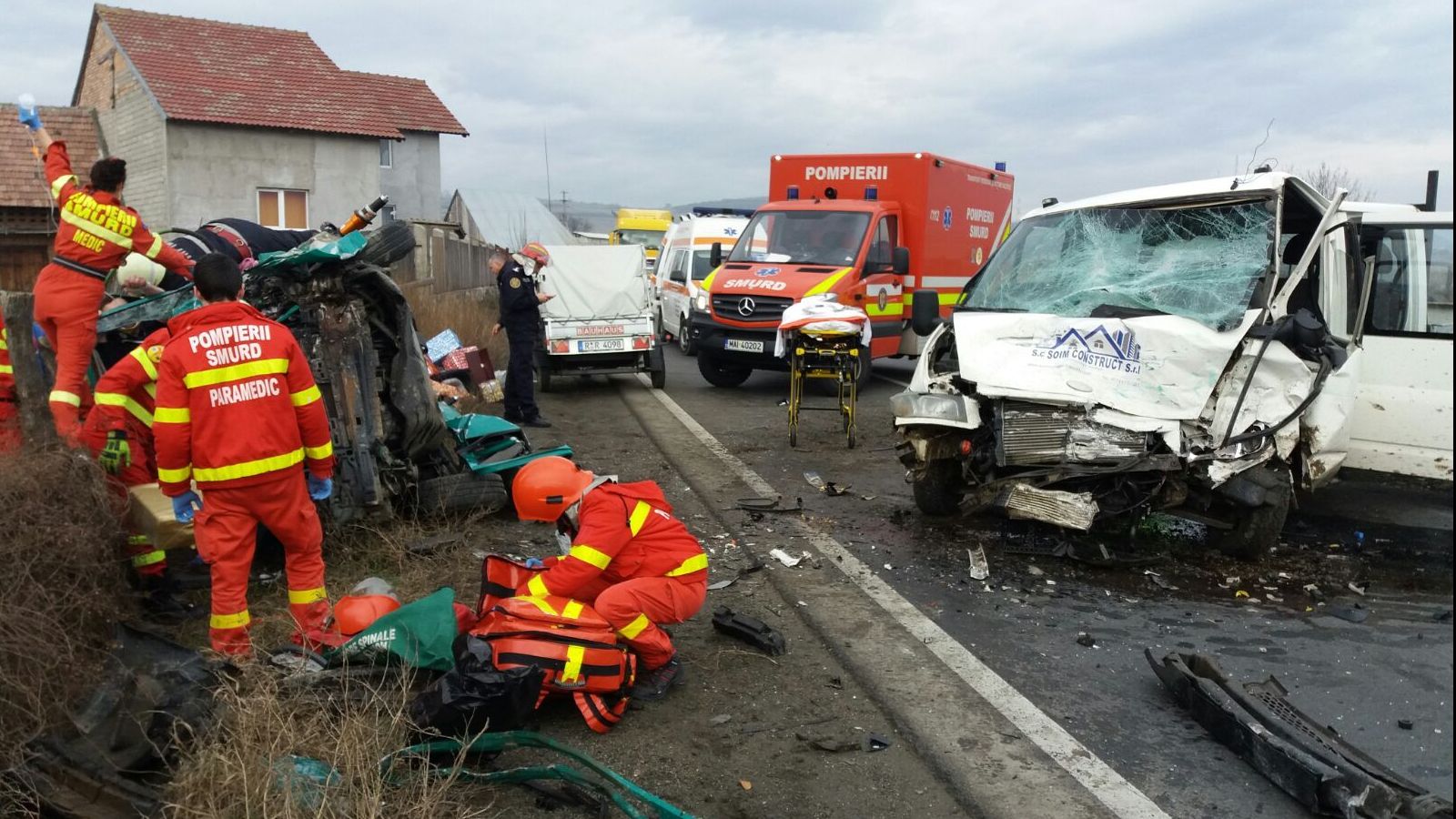 Suceava: 5 persoane,între care 2 copii, rănite grav într-un accident rutier