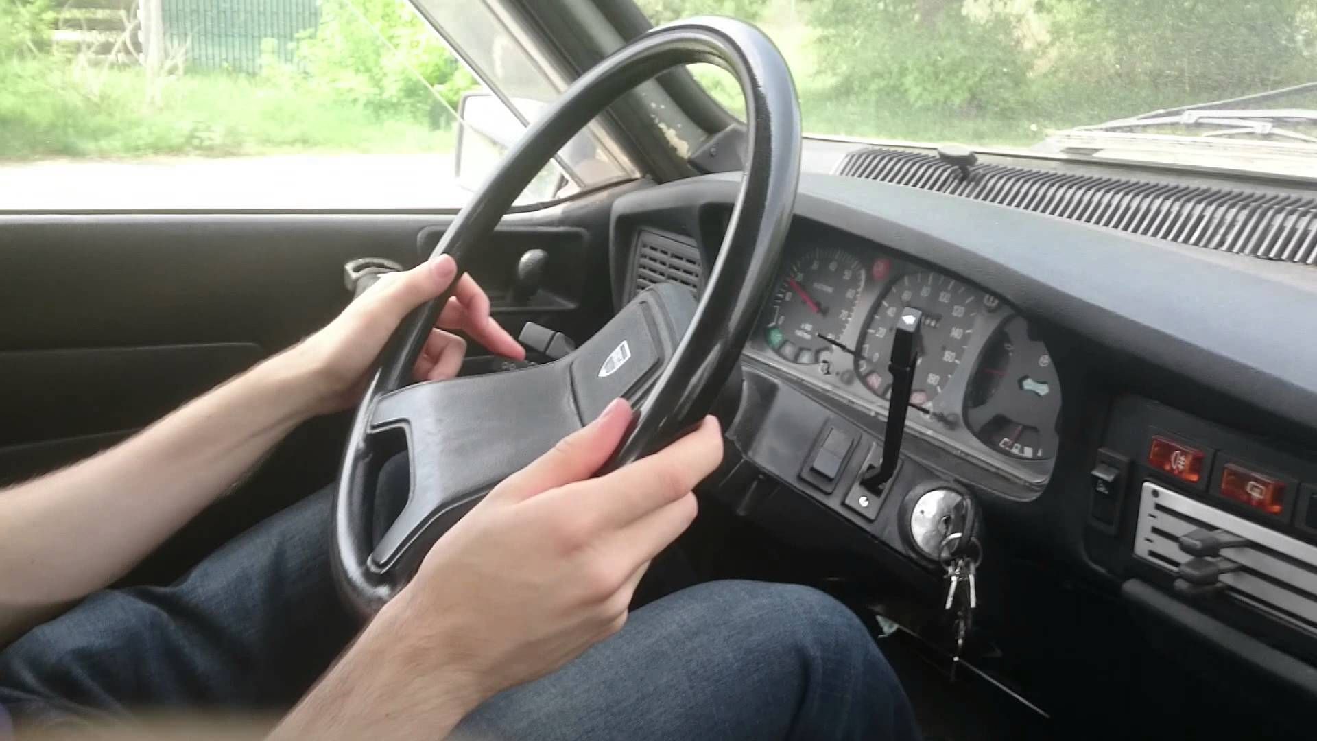 Dacia 1310, asta e ultima maşină care a ieşit pe porţile fabricii de la Mioveni