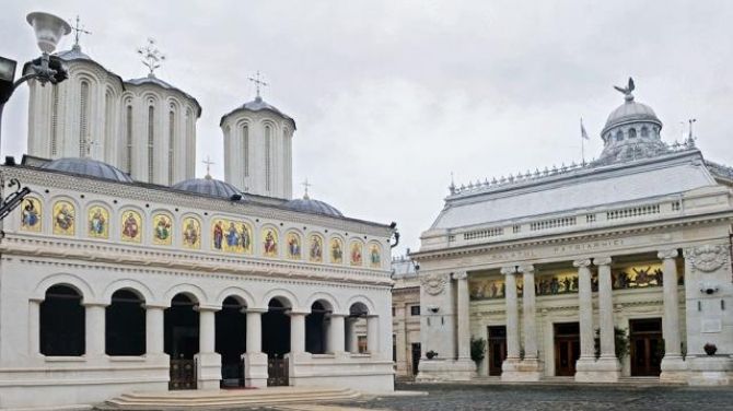 Mâna dreaptă a Sfântului Spiridon, făcătorul de minuni, la București și la Iași