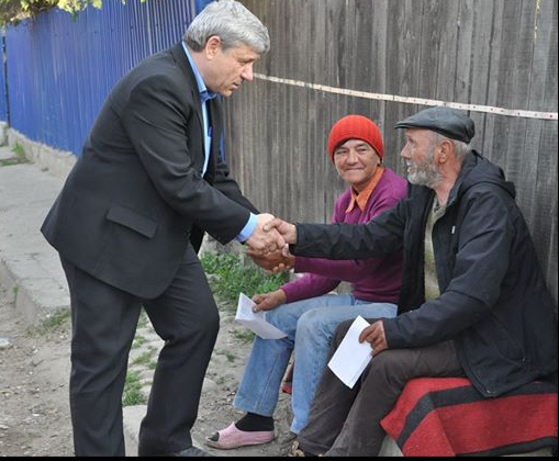 În Teleorman se scot morții la vot, la Bârlad li se urează „La mulți ani!”