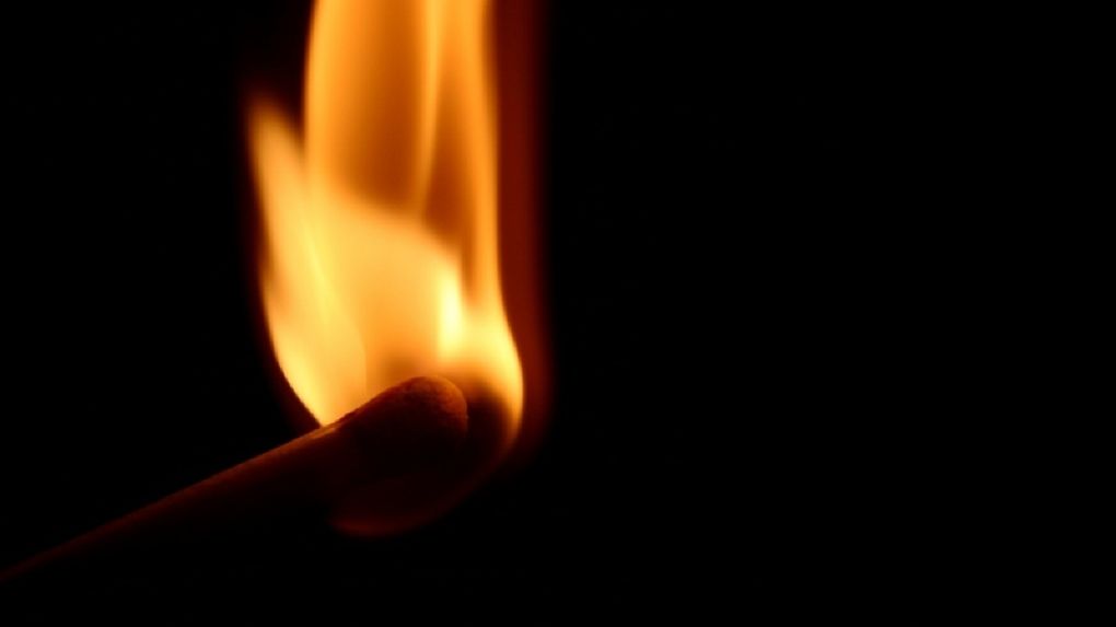 Caz şocant în Braşov: Un tânăr şi-a incendiat iubita, în vârstă de 17 ani. Tânăra este însărcinată