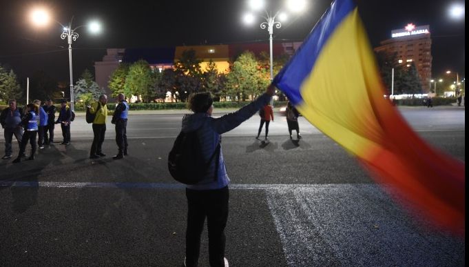 A doua zi de proteste în Piaţa Victoriei: "Tudorel, afară din Guvern!"