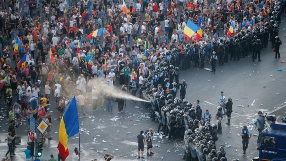 Fără dreptul de a protesta spontan. PNL, proiect care garantează dreptul de a manifesta oricând 